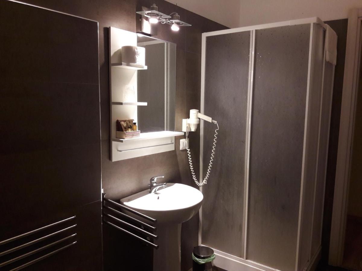 4Rooms Guest House Free Wi-Fi サレルノ エクステリア 写真