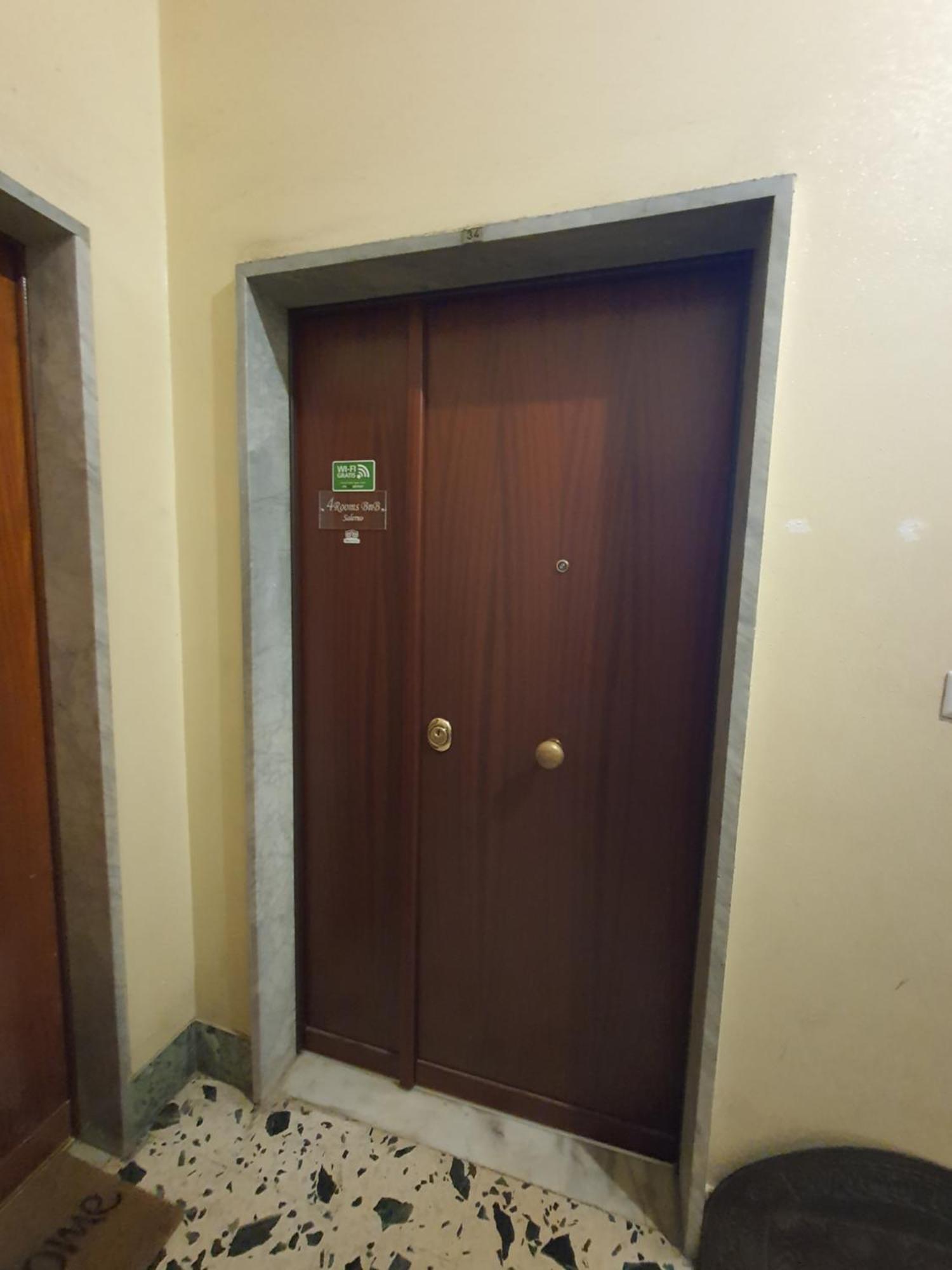4Rooms Guest House Free Wi-Fi サレルノ エクステリア 写真