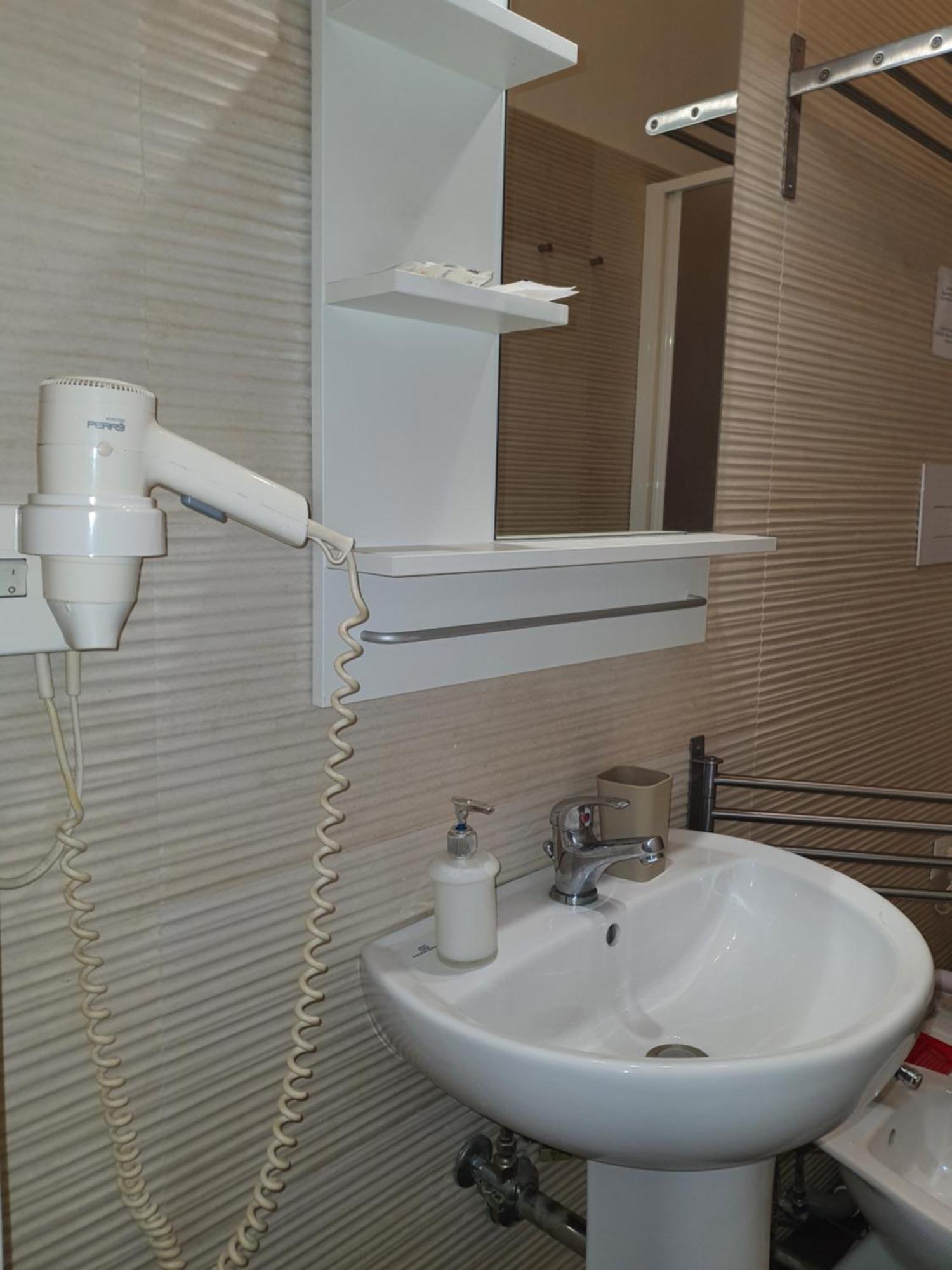4Rooms Guest House Free Wi-Fi サレルノ エクステリア 写真