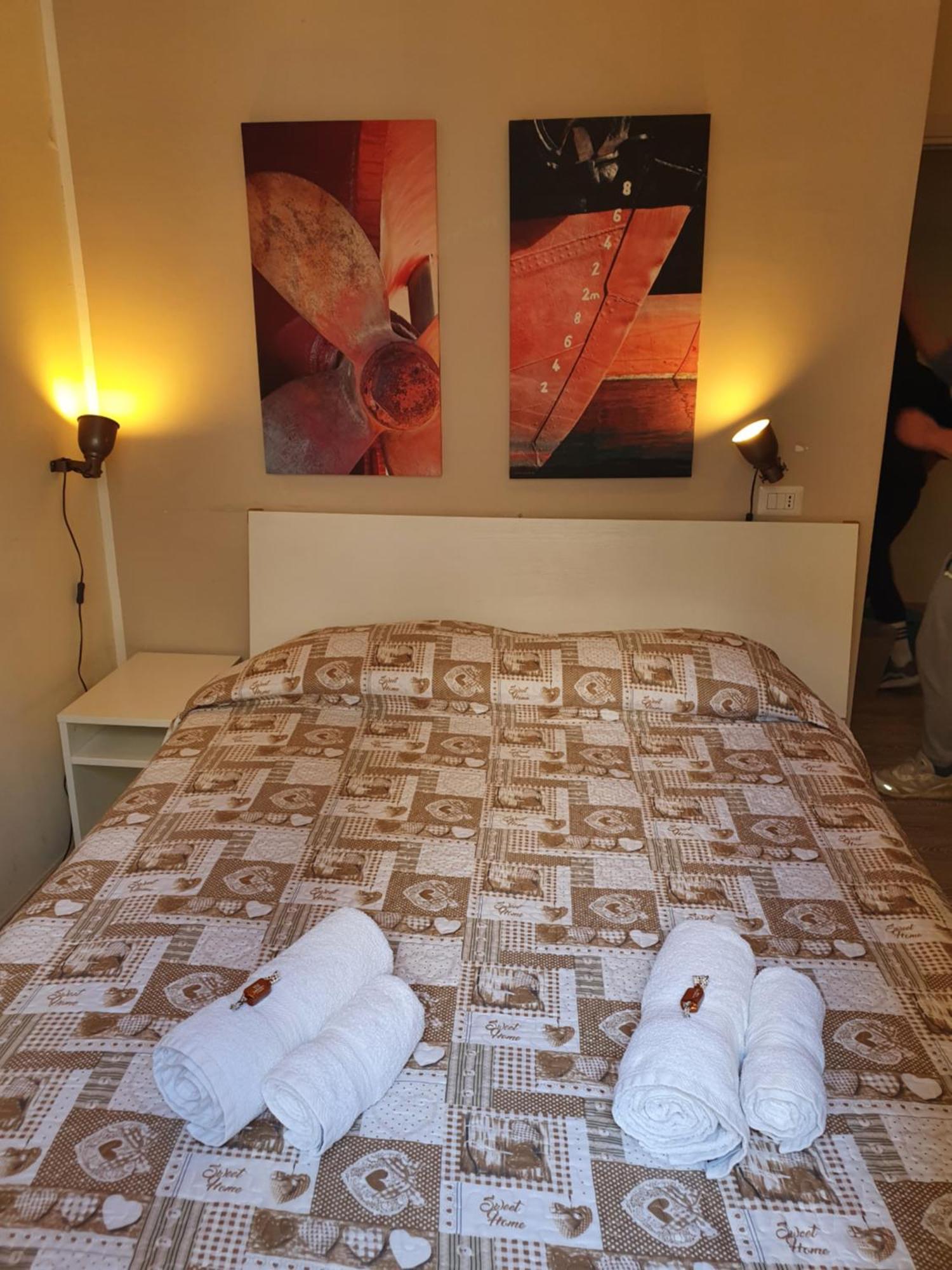 4Rooms Guest House Free Wi-Fi サレルノ エクステリア 写真