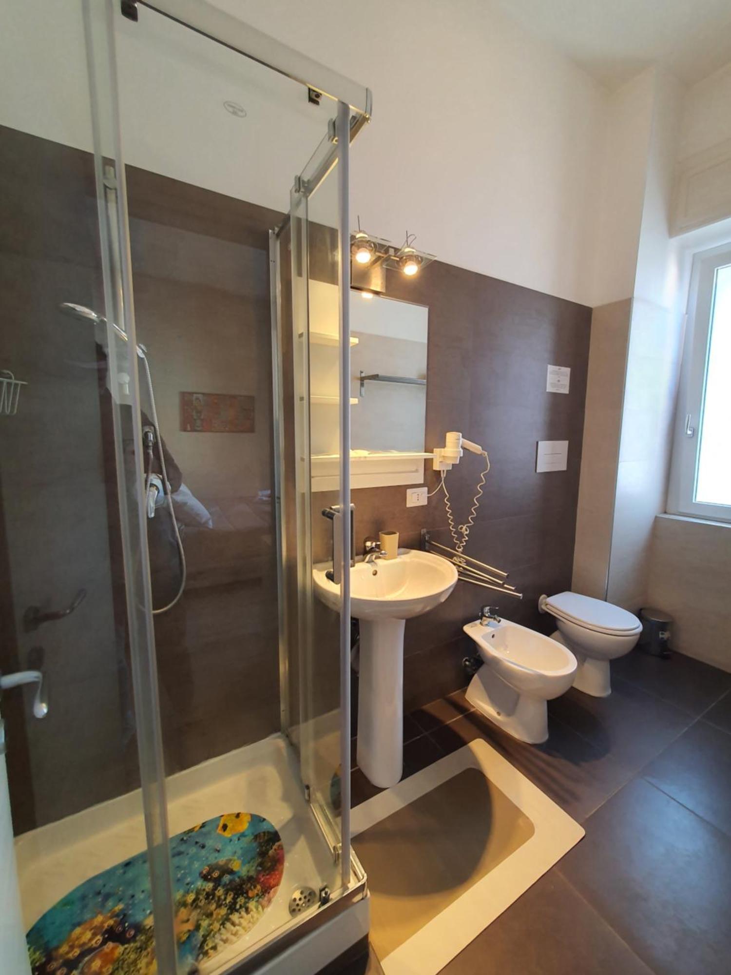 4Rooms Guest House Free Wi-Fi サレルノ エクステリア 写真