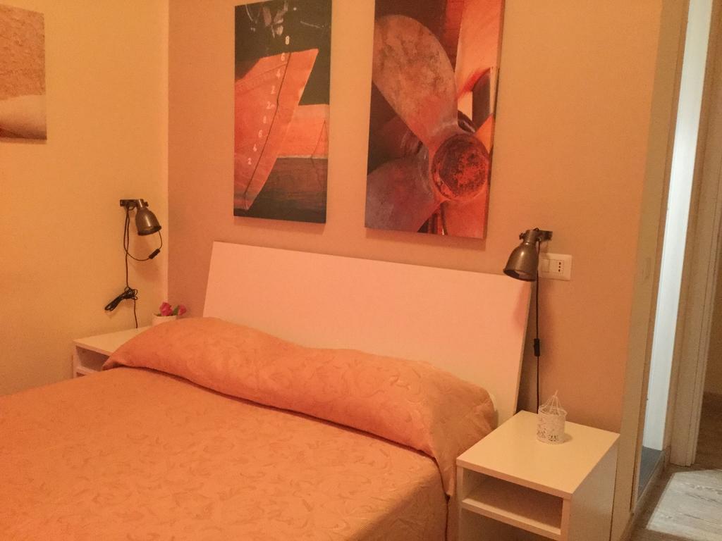 4Rooms Guest House Free Wi-Fi サレルノ エクステリア 写真